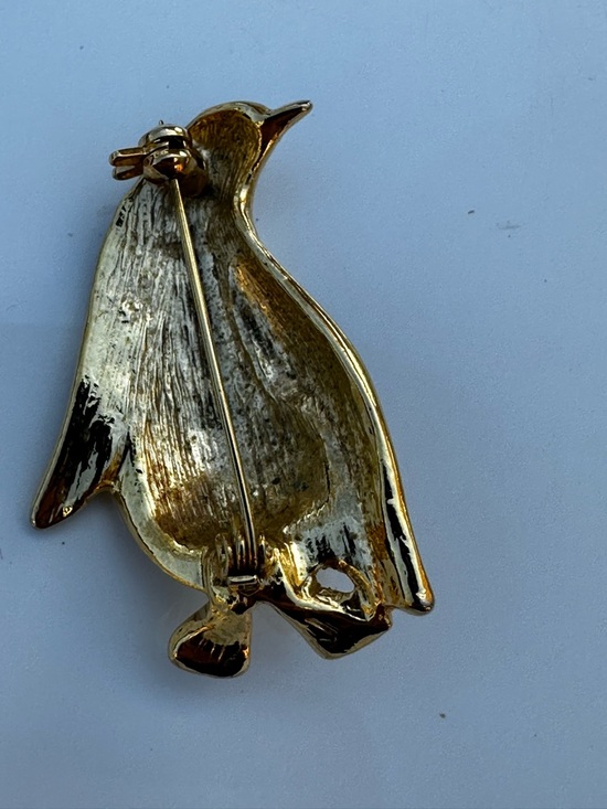 Vintage Penguin Brooch Black White Enamel Bird Pin Gold Tone Rhinestone Eye - Picture 5 of 5